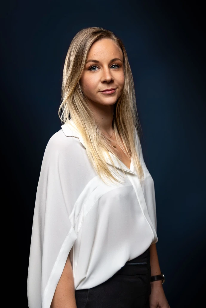 Portrait corporate dirigeante LinkedIn Bordeaux — Intuitio Studio