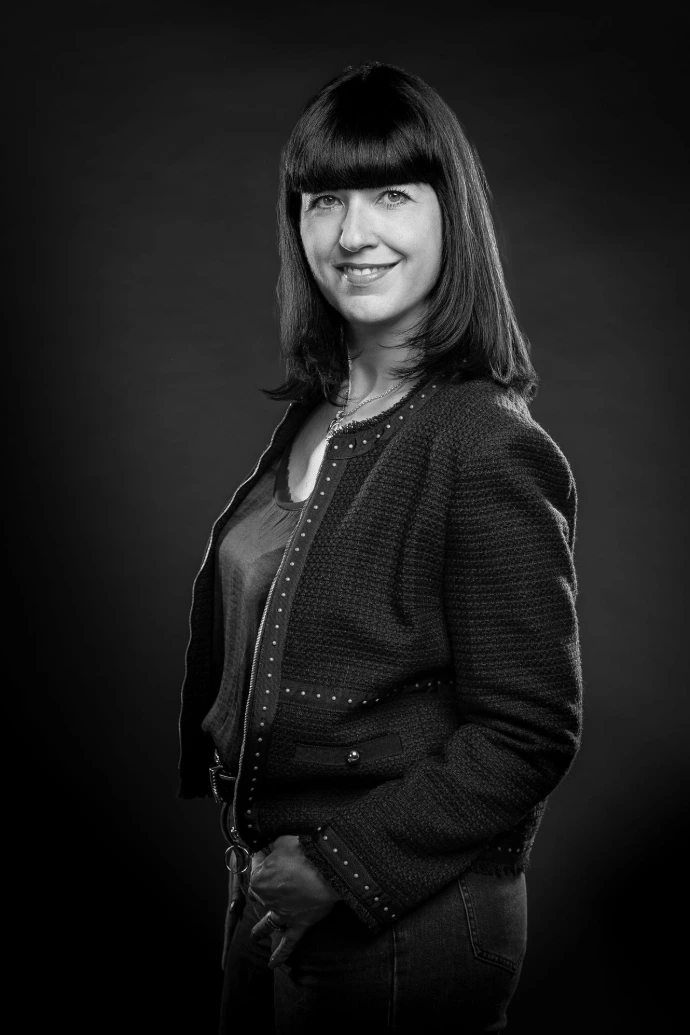 Portrait corporate dirigeante LinkedIn Bordeaux — Intuitio Studio