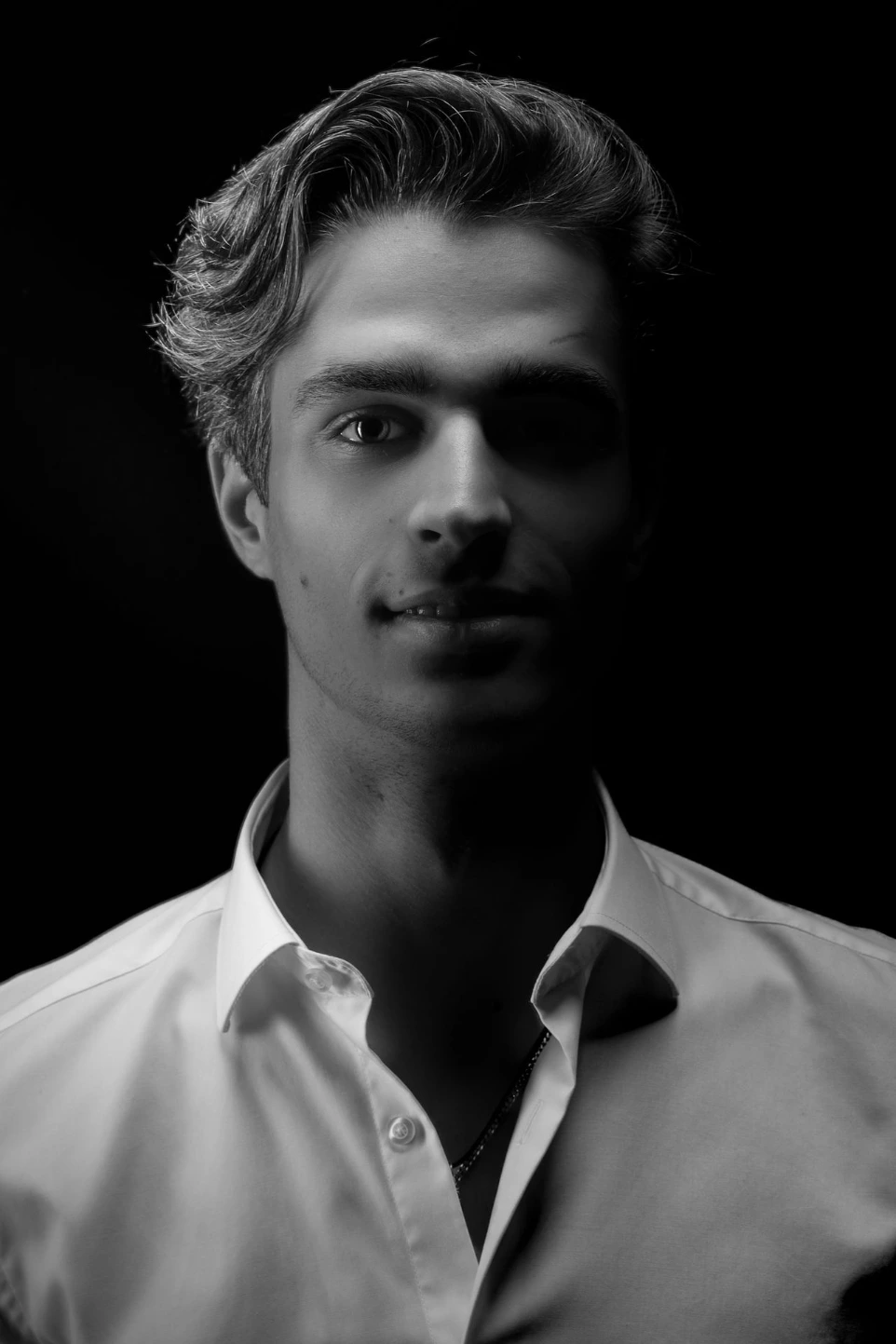 Portrait professionnel homme corporate Bordeaux — Intuitio Studio