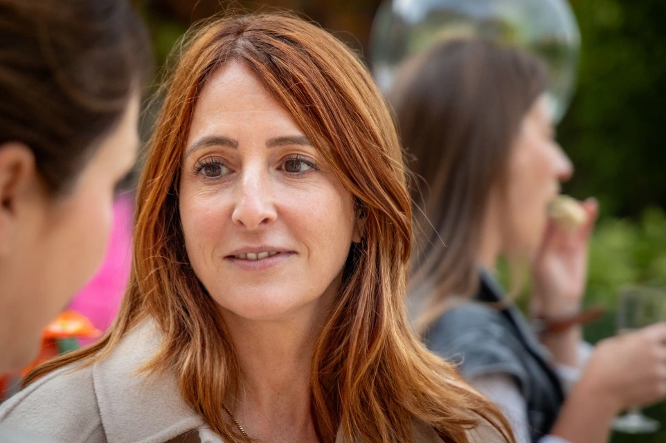 Portrait corporate dirigeante LinkedIn Bordeaux — Intuitio Studio