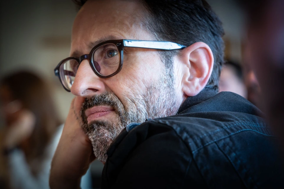 Portrait professionnel homme corporate Bordeaux — Intuitio Studio